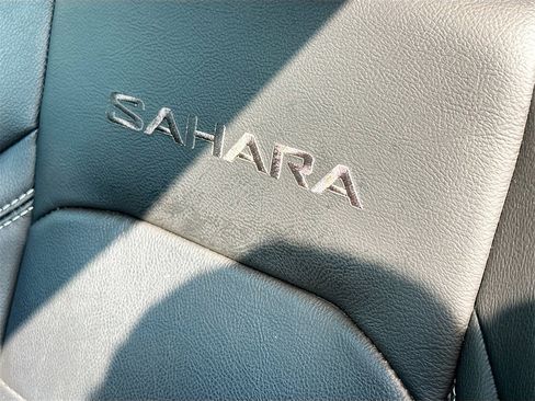 Used 2023 Jeep Wrangler Unlimited Sahara w/ Cold Weather Group image 17