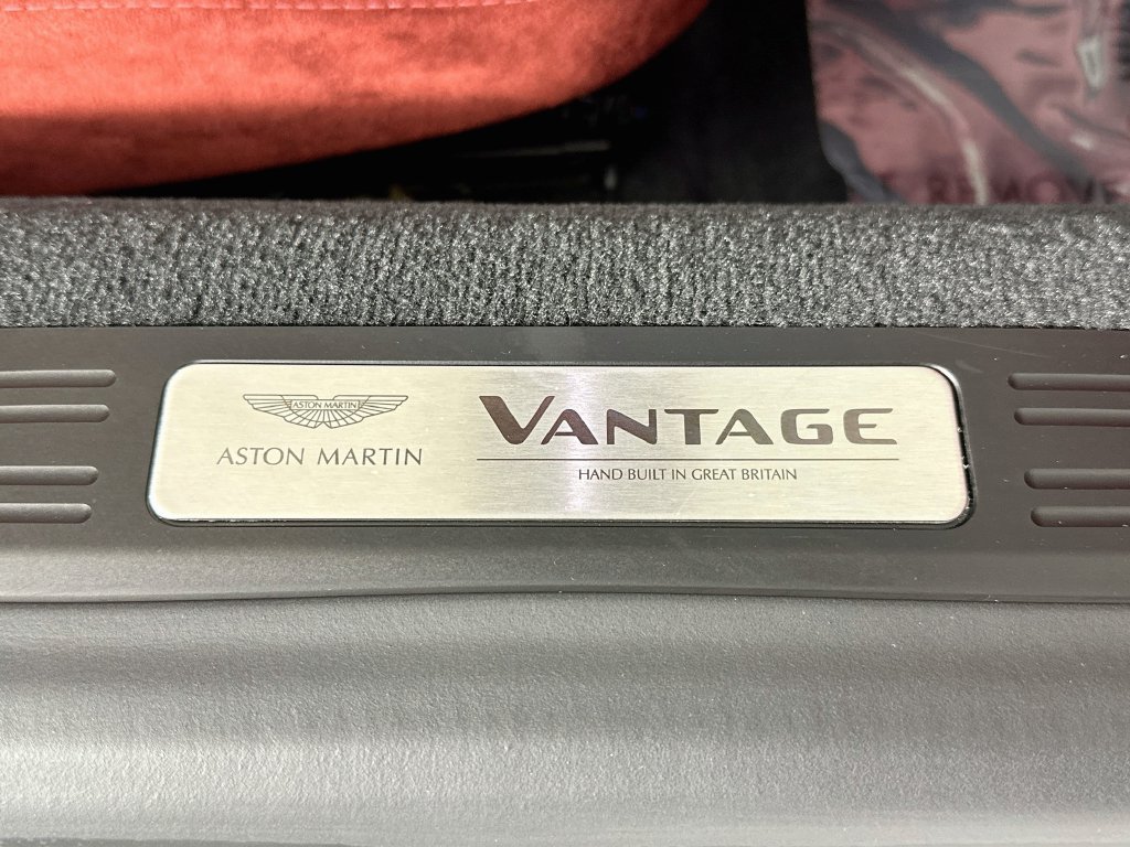 Used 2022 Aston Martin V8 Vantage Roadster RWD image 29