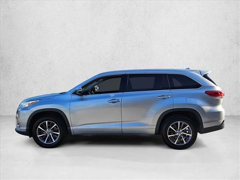 Used 2018 Toyota Highlander XLE FWD image 9
