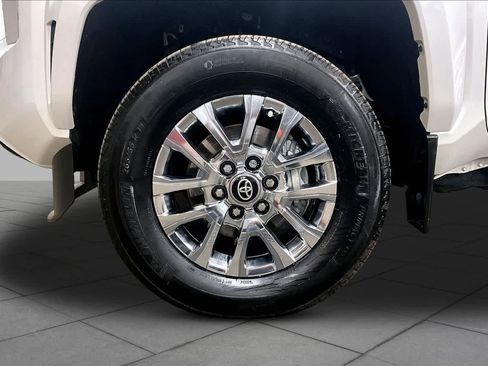 Used 2025 Toyota Tacoma Limited AWD/4WD image 10