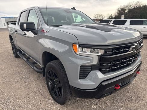 Used 2024 Chevrolet Silverado 1500 LT Trail Boss w/ Convenience Package II AWD/4WD image 3