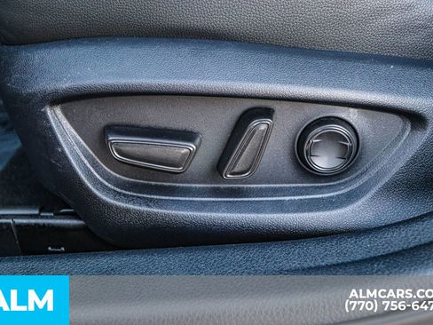 Used 2025 Toyota Camry SE image 36