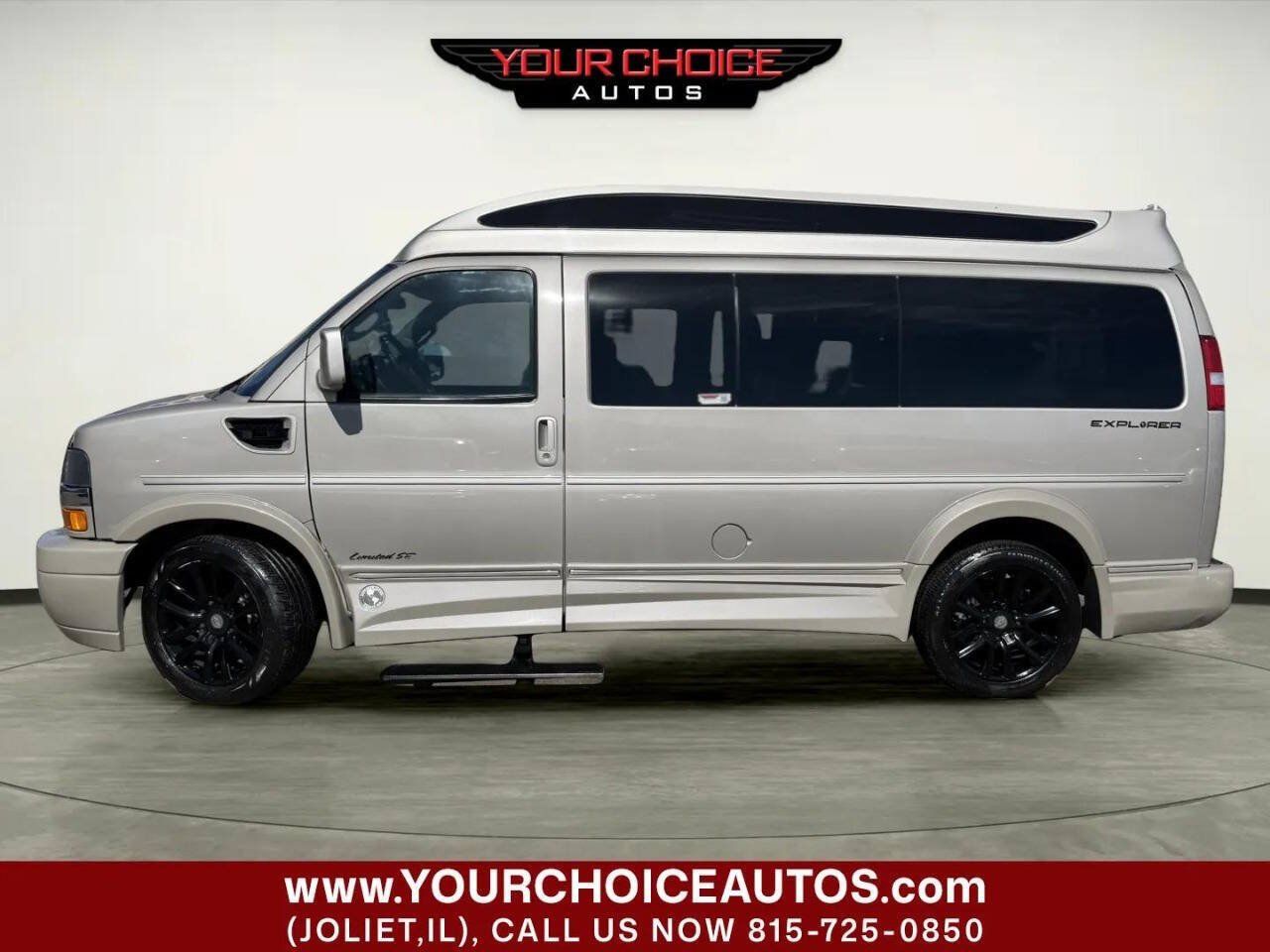 Used 2021 Chevrolet Express 2500 LS w/ Enhanced Convenience Package RWD image 2