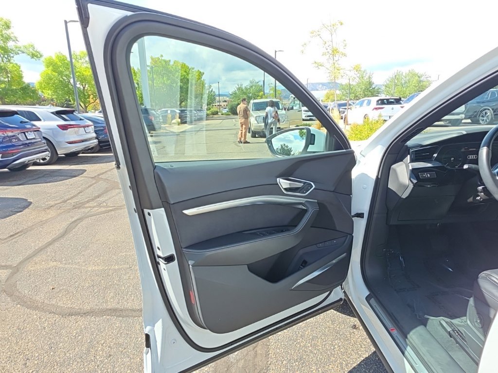 Used 2023 Audi e-tron Prestige w/ Prestige Package AWD/4WD image 10