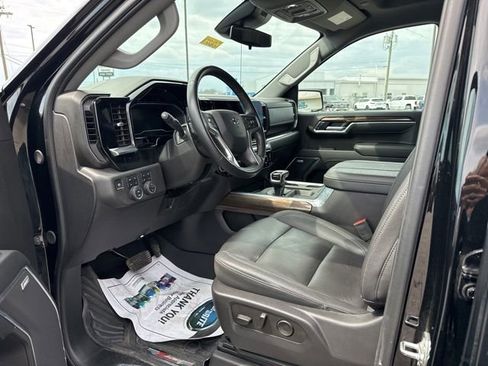 Used 2025 Chevrolet Silverado 1500 LT Trail Boss w/ LT Trail Boss Premium Package AWD/4WD image 16