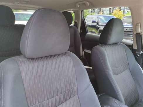 Used 2018 Nissan Rogue SV FWD image 7
