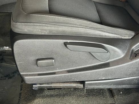 Used 2017 Chevrolet Colorado LT w/ LT Convenience Package RWD image 14