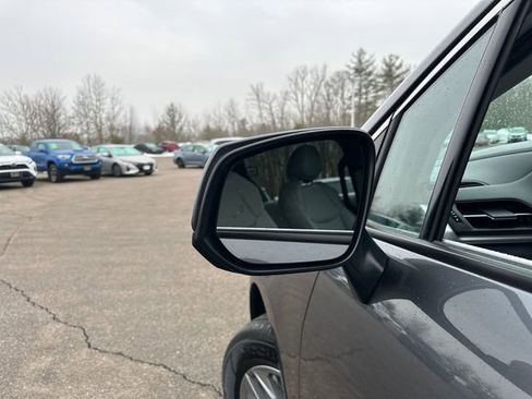 Used 2025 Toyota Sienna XLE image 14