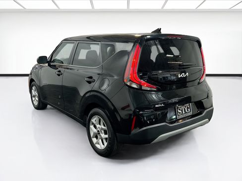 Used 2023 Kia Soul LX w/ LX Technology Package FWD image 6