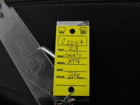 Used 2023 Cadillac XT4 Luxury w/ Cold Weather Package image 27