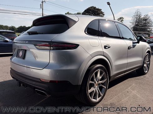 Used 2021 Porsche Cayenne AWD/4WD image 5