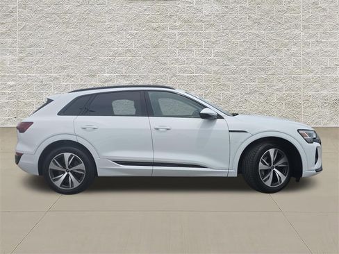 Certified 2024 Audi Q8 e-tron Premium AWD/4WD image 8