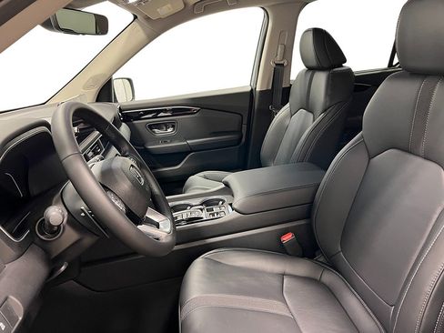 New 2025 Honda Pilot Touring image 14