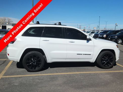 Used 2019 Jeep Grand Cherokee Altitude image 2