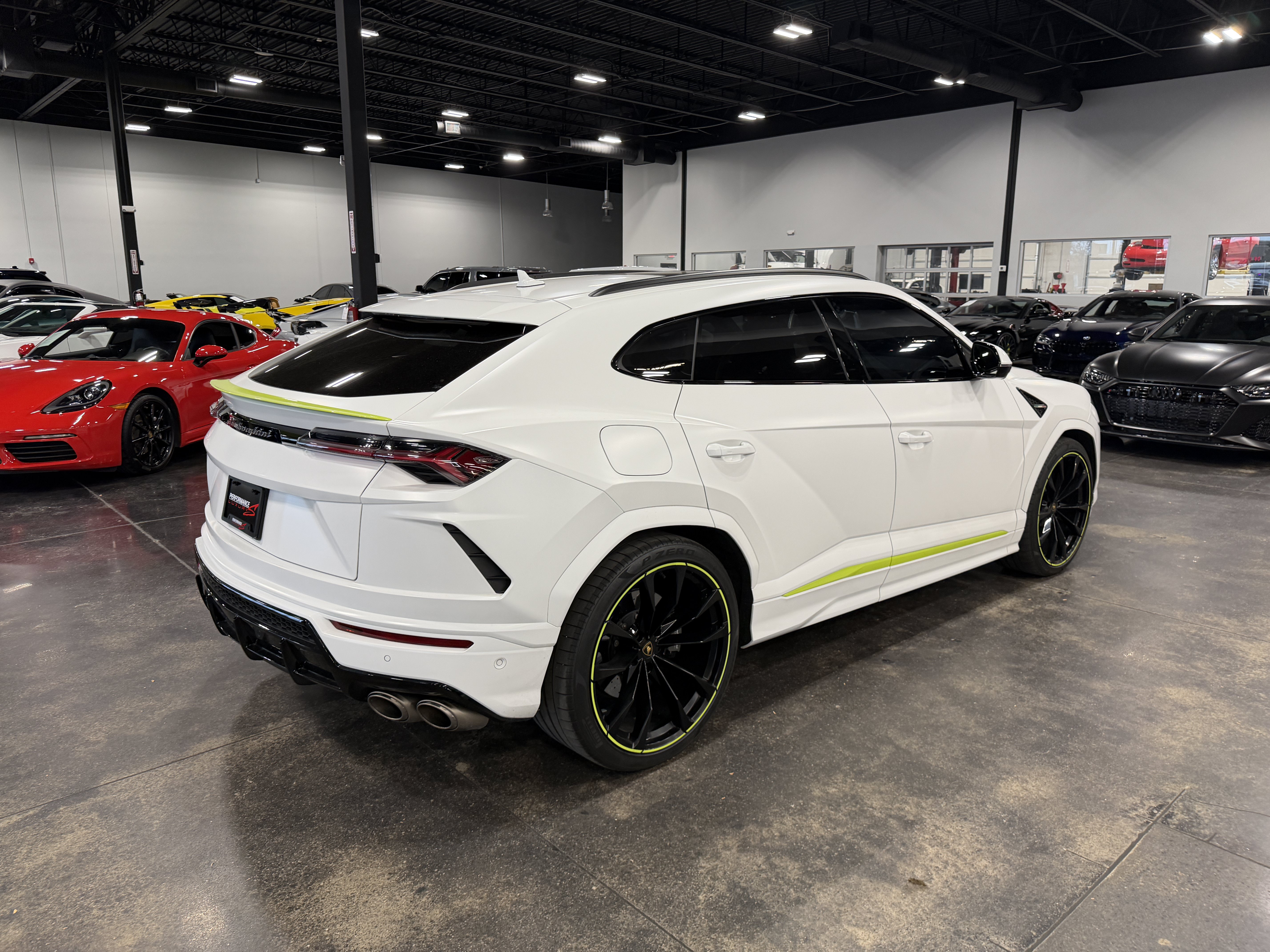 Used 2022 Lamborghini Urus AWD/4WD image 7