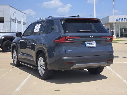 Used 2025 Toyota Grand Highlander AWD image 5