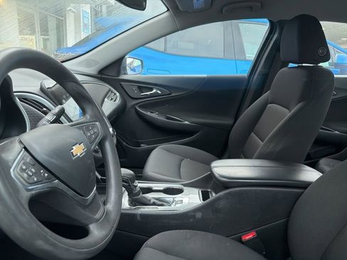 Used 2023 Chevrolet Malibu LT image 3