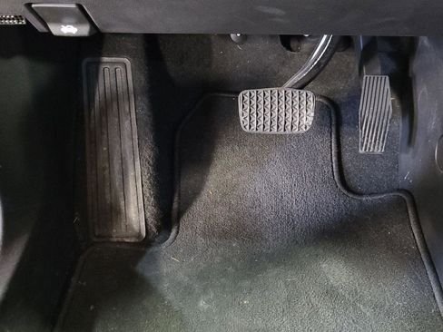 Used 2023 Chevrolet Equinox RS image 33