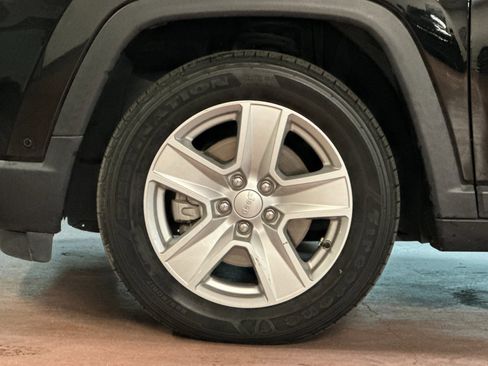 Certified 2022 Jeep Compass Latitude w/ Convenience Group image 23