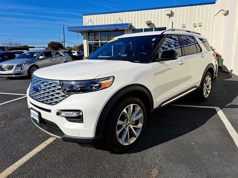 Used 2022 Ford Explorer Platinum w/ Equipment Group 601A image 3