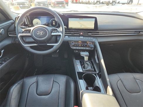Used 2023 Hyundai Elantra Limited w/ Preferred Accessory Package image 10