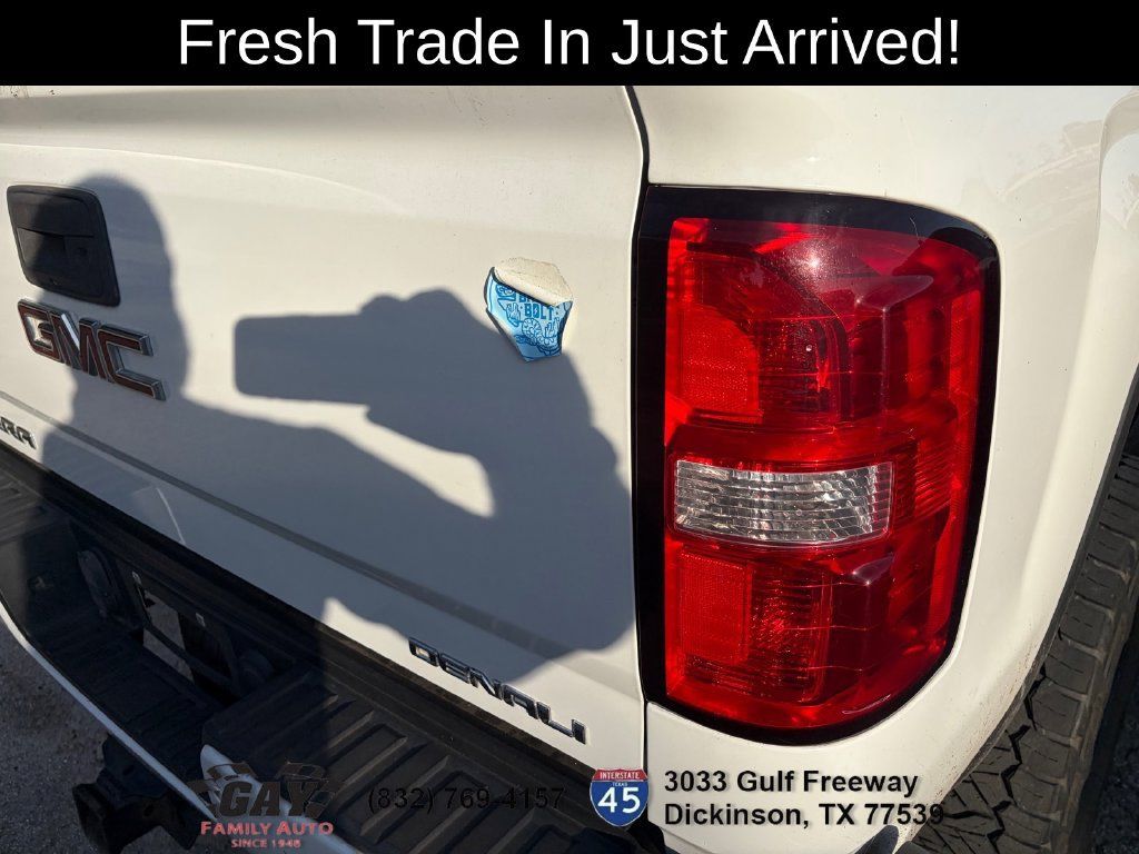 Used 2017 GMC Sierra 2500 Denali w/ Duramax Plus Package AWD/4WD image 10