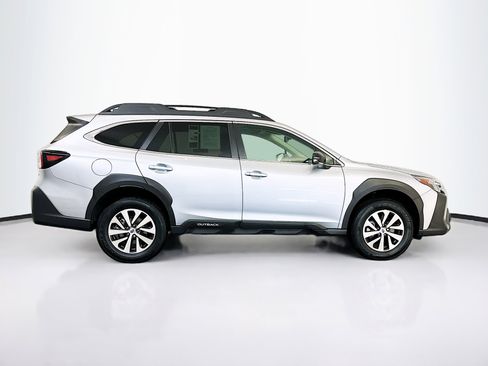 Used 2025 Subaru Outback Premium image 10