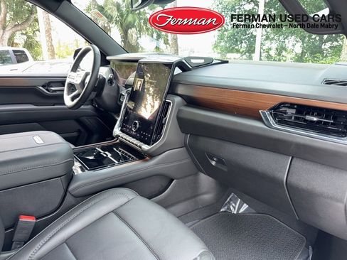 Used 2025 GMC Yukon Denali AWD/4WD image 6