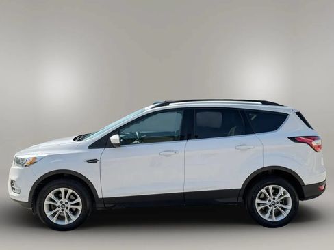 Used 2017 Ford Escape SE w/ Equipment Group 201A FWD image 4