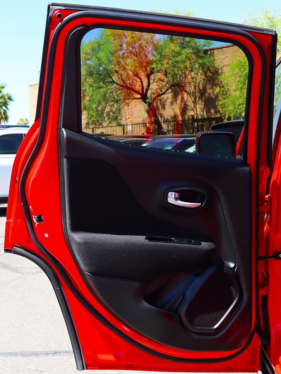 Used 2019 Jeep Renegade Latitude FWD image 32