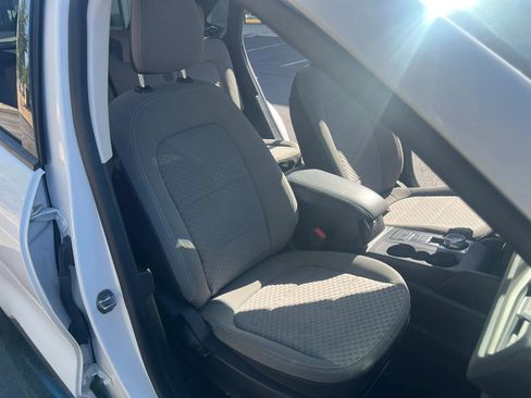 Used 2022 Ford Escape SE FWD image 11