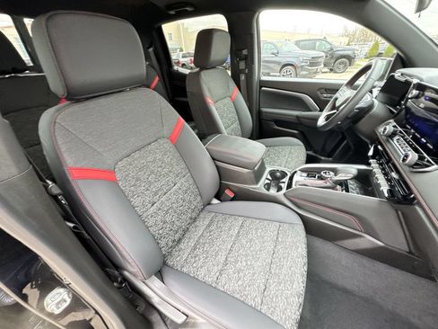 Used 2024 Chevrolet Colorado Z71 w/ Advanced Trailering Package AWD/4WD image 29
