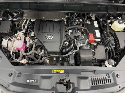 Used 2024 Toyota Highlander XLE image 31