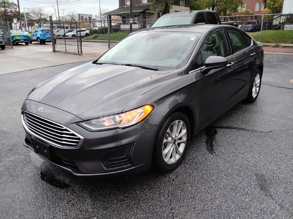 Used 2019 Ford Fusion SE FWD image 2
