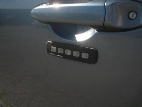 Used 2010 Mercury Mariner 4WD image 15