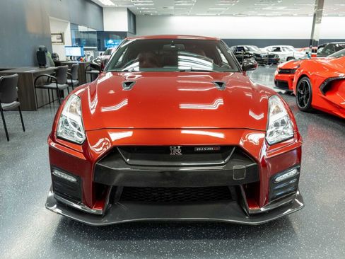 Used 2016 Nissan GT-R Premium image 2