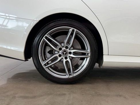Used 2018 Mercedes-Benz E 400 4MATIC Sedan w/ Premium 2 Package (Q02) image 9