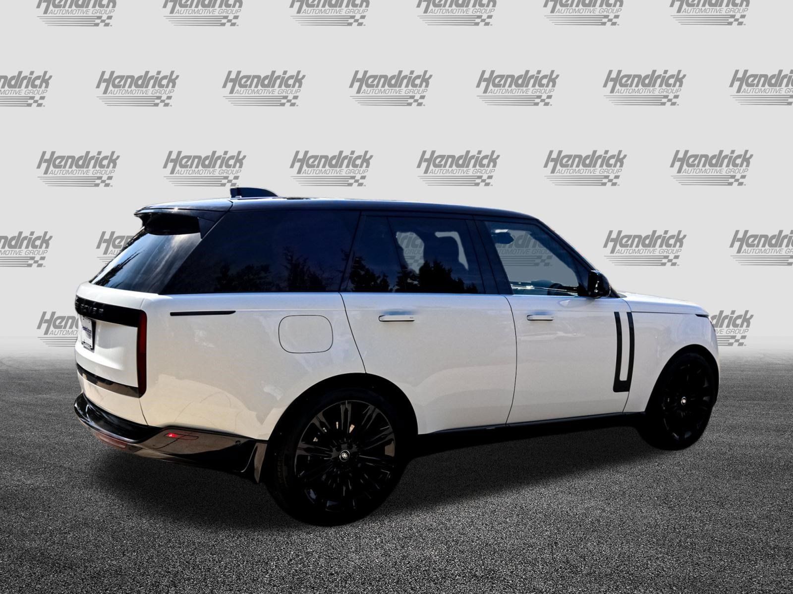 Used 2025 Land Rover Range Rover SE AWD/4WD image 11