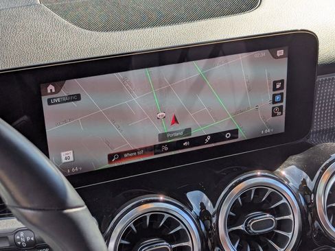 Used 2022 Mercedes-Benz EQB 350 4MATIC image 18