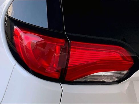 Used 2019 Chrysler Pacifica Limited image 28