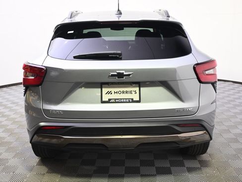 Used 2024 Chevrolet Trax ACTIV w/ Sunroof Package FWD image 5