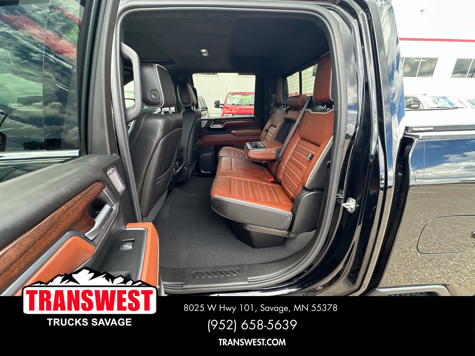 Used 2024 GMC Sierra 3500 Denali Ultimate AWD/4WD image 8