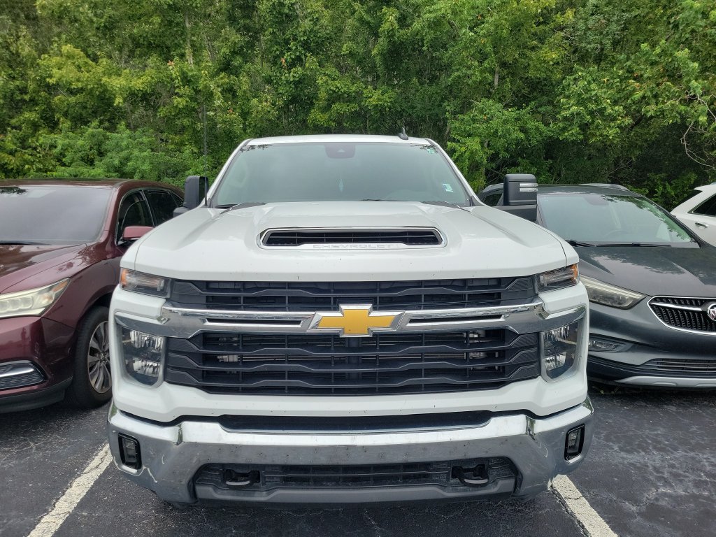 Used 2025 Chevrolet Silverado 2500 LT w/ Convenience Package AWD/4WD image 2