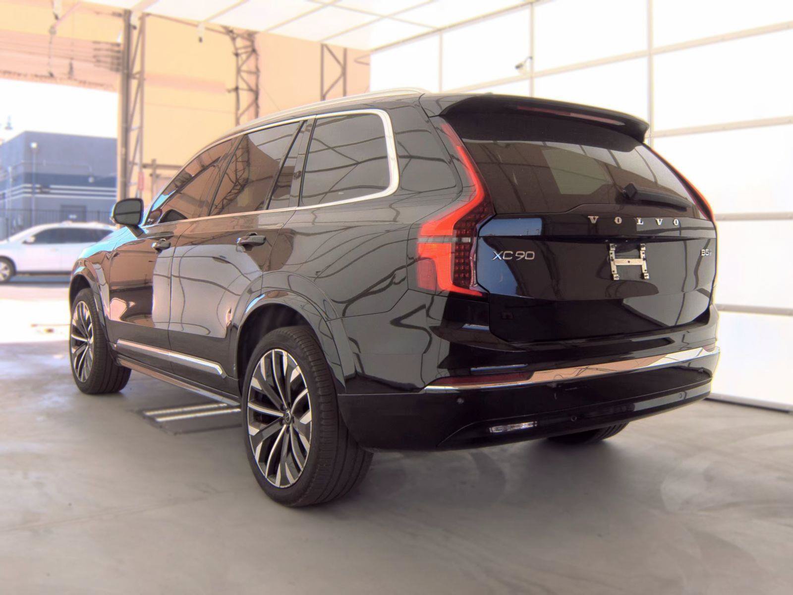 Used 2026 Volvo XC90 B5 Core w/ Protection Package Premier AWD/4WD image 4