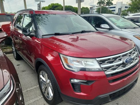 Used 2018 Ford Explorer XLT w/ Equipment Group 202A FWD image 12