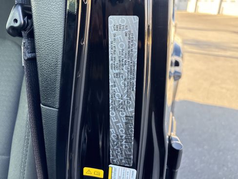 Certified 2023 Jeep Gladiator Willys image 37