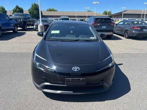 Used 2023 Toyota Prius LE FWD image 2