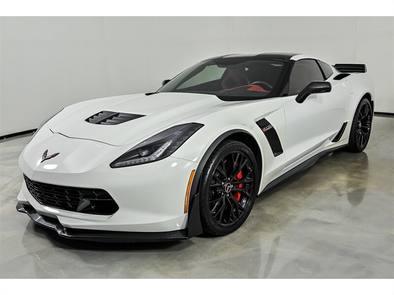 Used 2015 Chevrolet Corvette Z06 w/ 3LZ Preferred Equipment Group RWD image 5