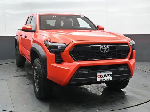 Used 2024 Toyota Tacoma TRD Off-Road image 7