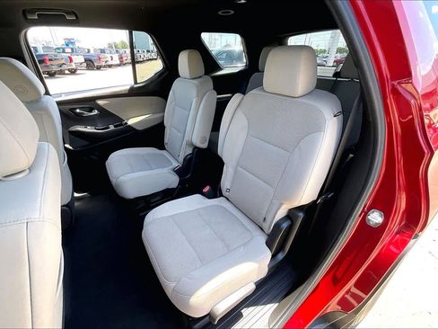 Used 2023 Chevrolet Traverse LT FWD image 17
